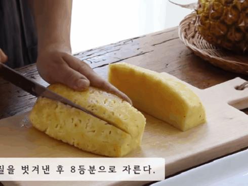 2 cách gọt và xếp dứa đơn giản nhưng đẹp mắt cho chị em mời khách