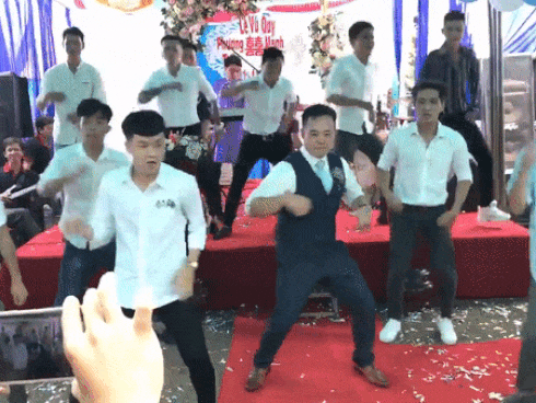 Chú rể hóa dancer 'quẩy' cực sung cùng dàn khách mời gây bão mạng