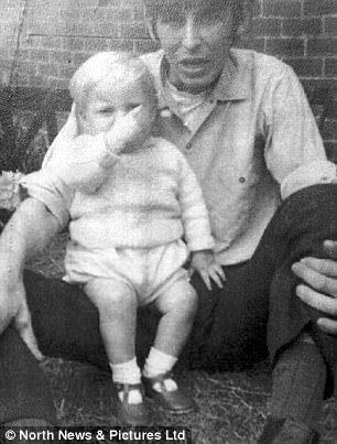 Bức ảnh vạch trần tội ác của cha dượng giết con trai 19 tháng tuổi gần 50 năm trước-2