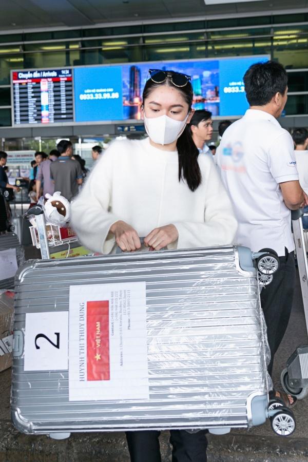 Trắng tay tại Hoa hậu Quốc tế 2017, Á hậu Thùy Dung lặng lẽ về nước dù chưa hết triệu chứng bệnh thủy đậu-9