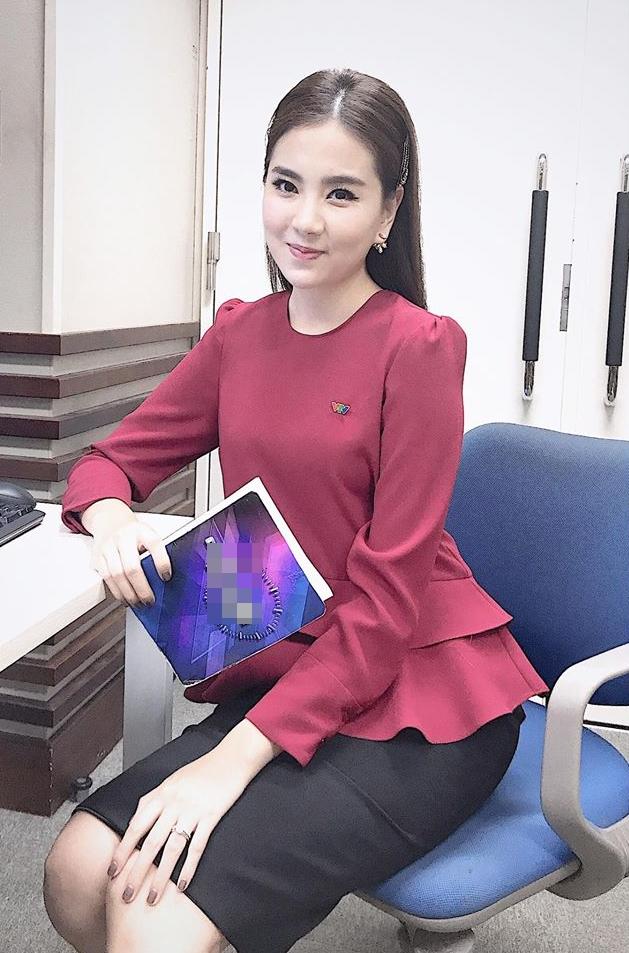 MC thời tiết Mai Ngọc tập dượt chuẩn bị kỷ niệm tròn 1 năm ngày cưới-1