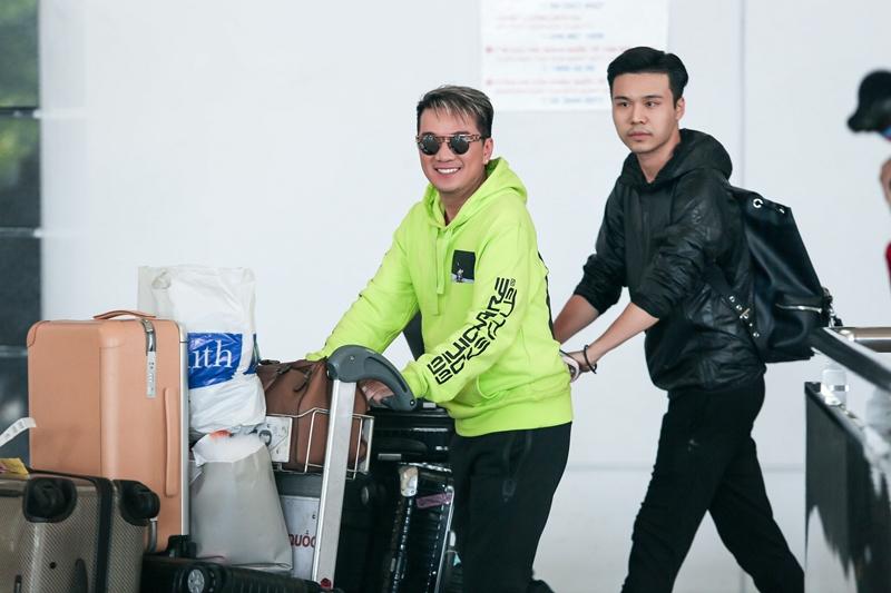 Fans tặng huy chương, cúp vàng cho Đàm Vĩnh Hưng dù không đạt giải tại MTV EMA-1