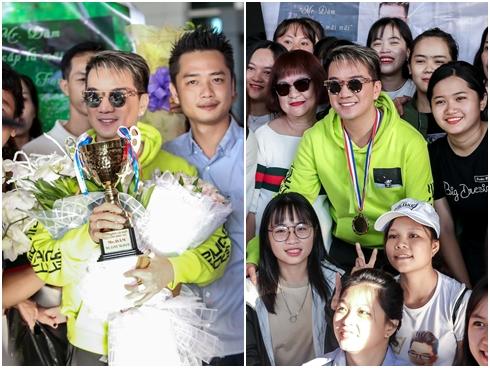 Fans tặng huy chương, cúp vàng cho Đàm Vĩnh Hưng dù không đạt giải tại MTV EMA