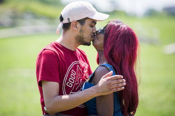 Người phụ nữ có gương mặt quỷ đã luôn muốn chết đi cho xong đến khi gặp được người đàn ông đặc biệt-6