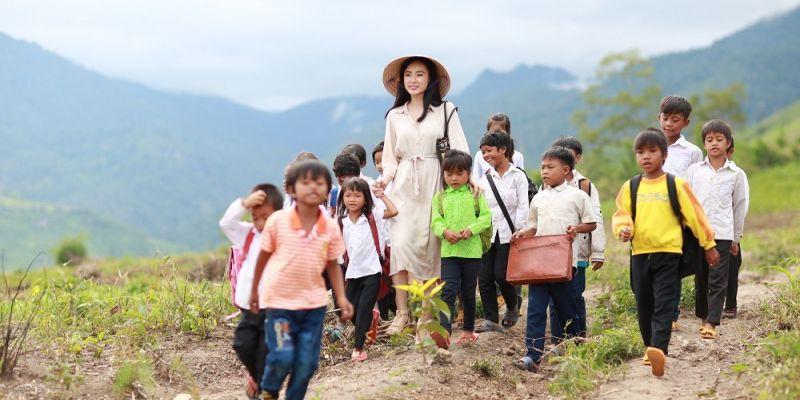 Lan Ngọc, Angela Phương Trinh, Minh Hằng chạm trán hạng mục diễn xuất tại Liên hoan phim Việt Nam 2017-10