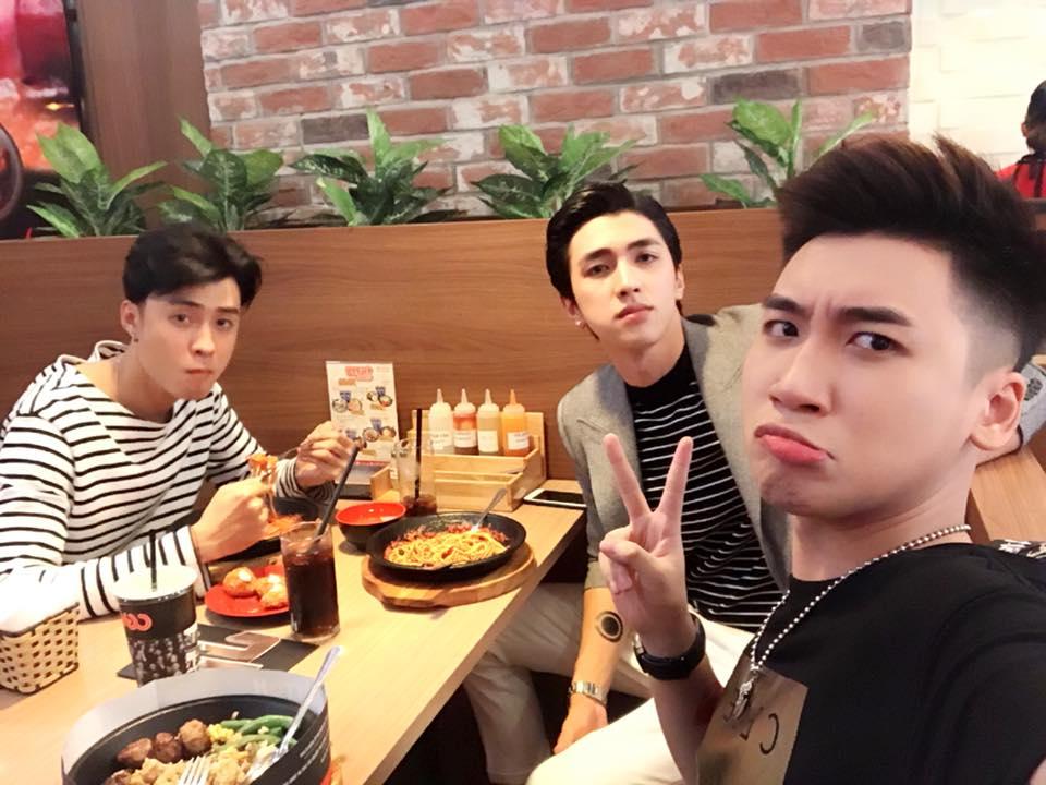 Hot girl - hot boy Việt 17/11: Ly Kute khoe khoảnh khắc đáng yêu của Khoai Tây khi đi chùa-4