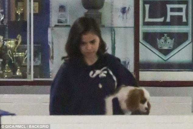 Justin và Selena công khai môi kề môi đắm đuối giữa sân băng sau khi tái hợp-5