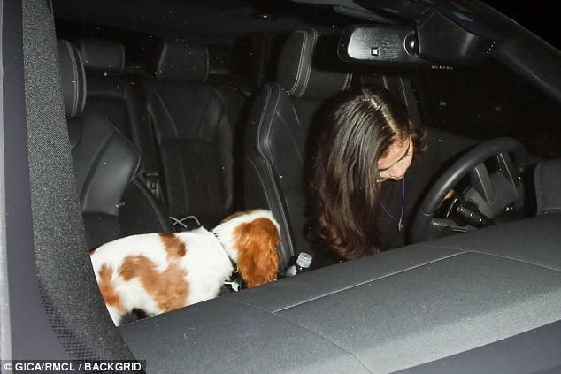 Justin và Selena công khai môi kề môi đắm đuối giữa sân băng sau khi tái hợp-9