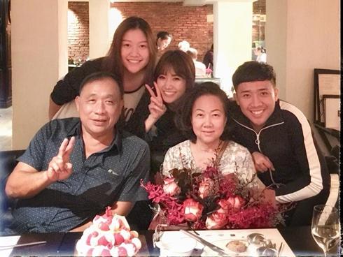 Trấn Thành mắng Hari Won là 'con dâu ranh mãnh' khi bí mật tổ chức sinh nhật cho mẹ chồng