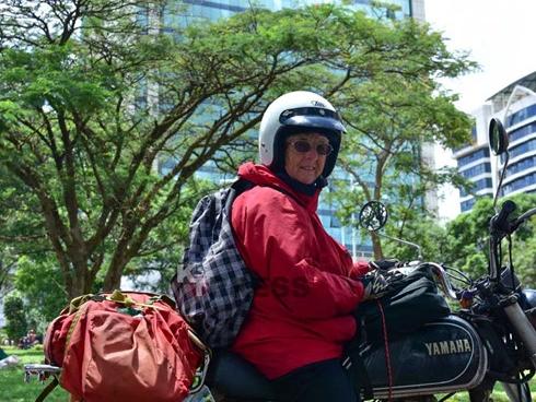 Người phụ nữ 54 năm đi du lịch bằng xe máy