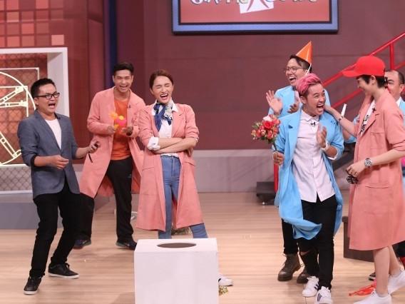 Clip hài: Thầy giáo Trấn Thành ngậm ngùi với quà sinh nhật của học trò-4