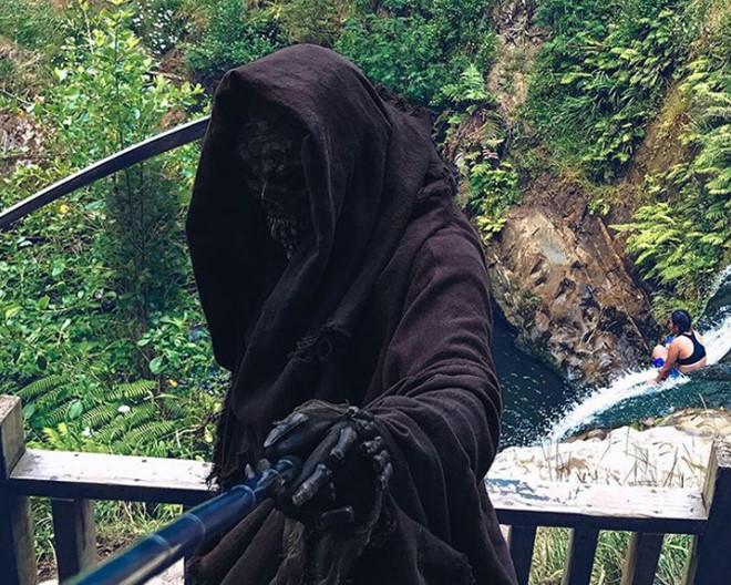 Thần chết nổi tiếng trên mạng với loạt ảnh sống ảo bá đạo-3