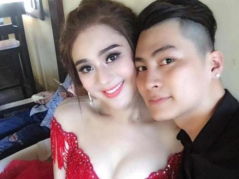 Ngắm bộ ảnh cưới lãng mạn trên biển của Lâm Khánh Chi và chồng trẻ-11