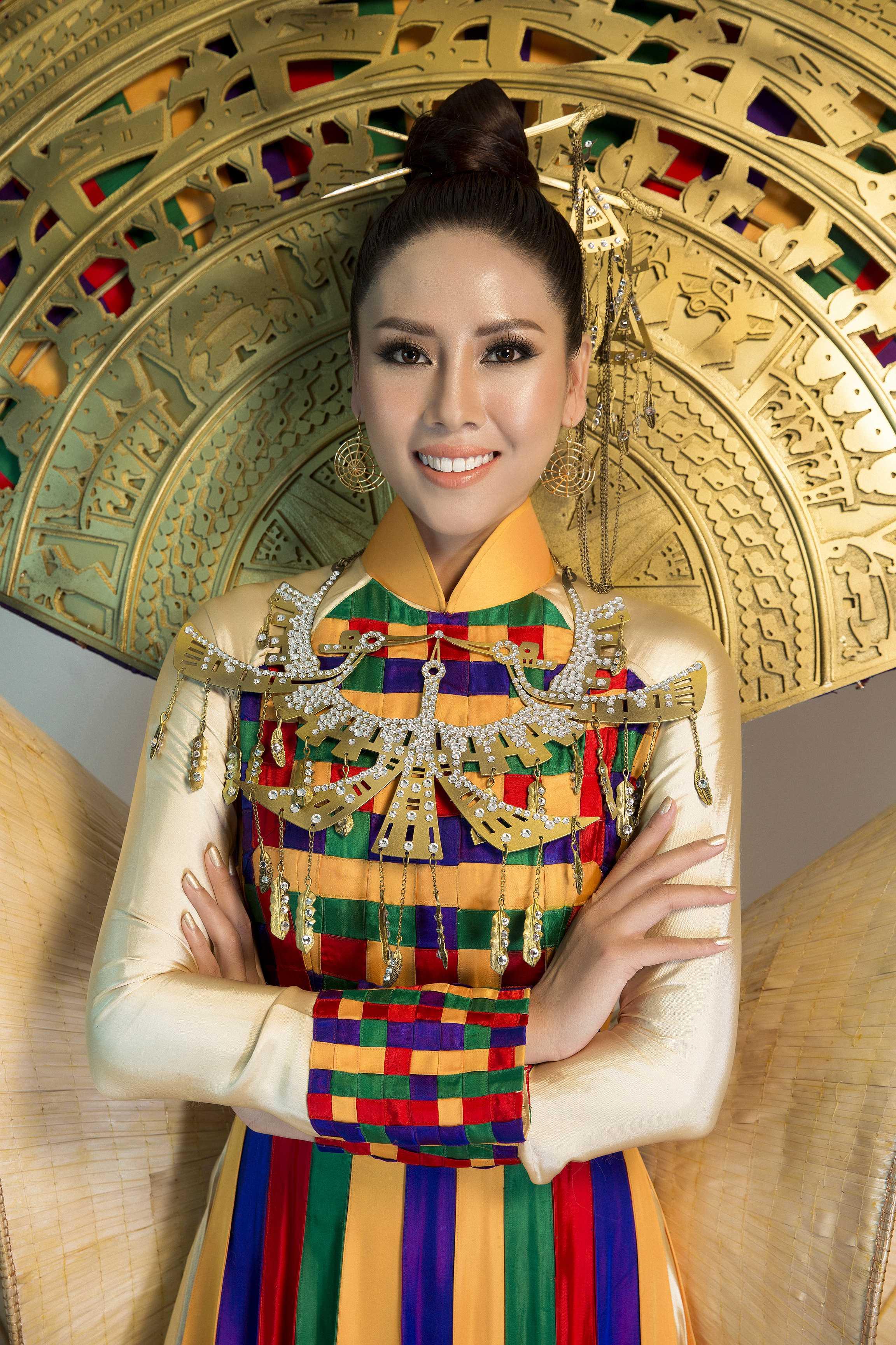 Cận cảnh quốc phục hoành tráng được Nguyễn Thị Loan mang tới Miss Universe 2017-4