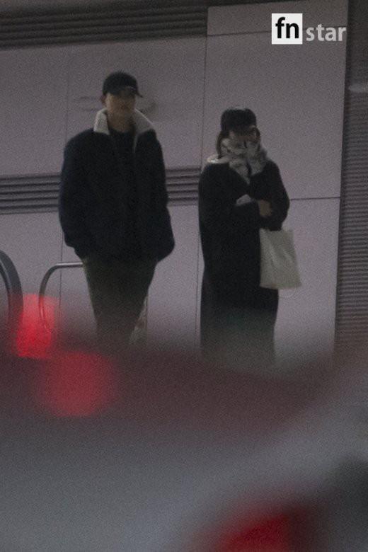 Clip: Song Joong Ki và Song Hye Kyo về nước sau tuần trăng mật, nhưng sao xa cách thế này?-2