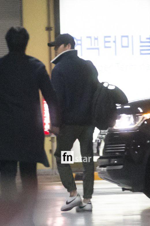 Clip: Song Joong Ki và Song Hye Kyo về nước sau tuần trăng mật, nhưng sao xa cách thế này?-10