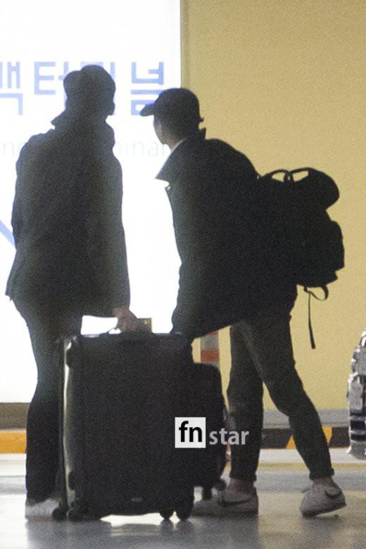 Clip: Song Joong Ki và Song Hye Kyo về nước sau tuần trăng mật, nhưng sao xa cách thế này?-11