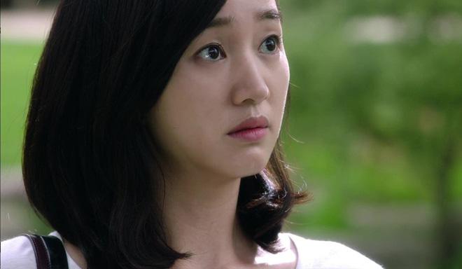 Về ra mắt nhà trai, cô gái phải ăn cơm nguội còn bị bạn trai trách miếng ăn với em to quá-1