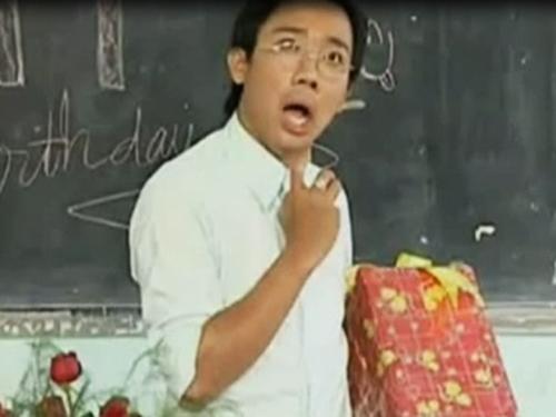 Clip hài: Thầy giáo Trấn Thành 'ngậm ngùi' với quà sinh nhật của học trò