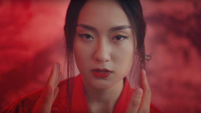 4 cô nàng xinh đẹp bỗng chốc nổi tiếng sau khi xuất hiện trong các MV hit-7