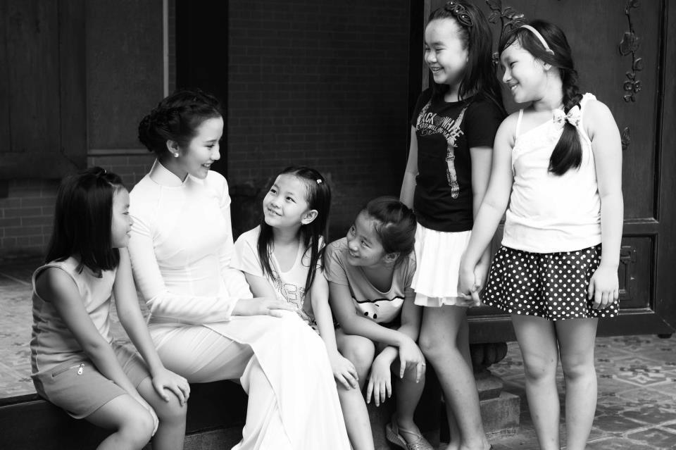 Hot girl - hot boy Việt 18/11: Minh Châu say sưa song ca cùng gái xinh trong ô tô-2