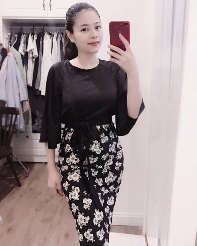 Sau 17 ngày ở cữ, ‘hot mom’ Hằng Túi khoe dáng đẹp eo thon khi xuống phố-2