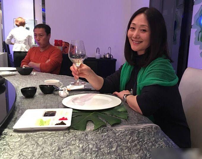 Nữ diễn viên từng phá thai để được đóng Hoàn Châu cách cách bây giờ ra sao?-8