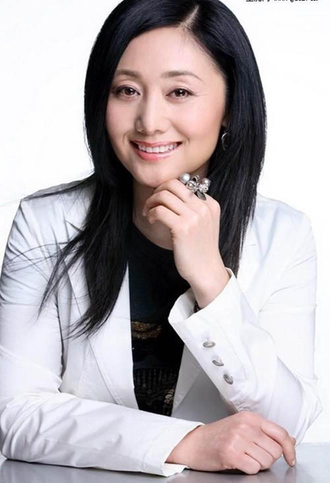 Nữ diễn viên từng phá thai để được đóng Hoàn Châu cách cách bây giờ ra sao?-5