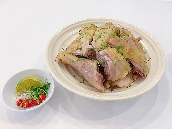 Bí quyết cho món gà hấp lá chanh mềm dai, ngọt thịt ngon không cưỡng nổi-4