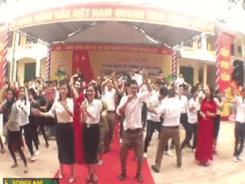 Huỳnh Mến hóa bà già Noel trong clip dance cover cùng học trò nhí-4