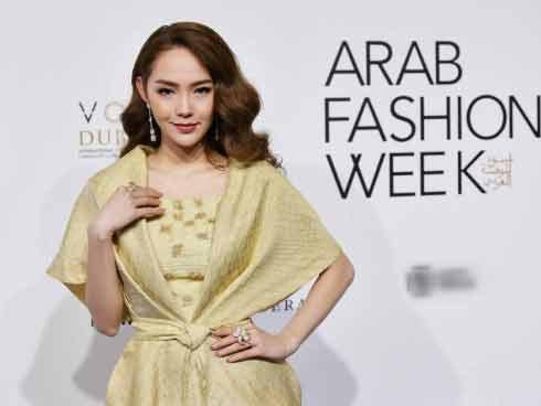 Minh Hằng đeo kim cương 20 tỷ đồng đẹp ‘bất phân thắng bại’ trên thảm đỏ Arab Fashion Week