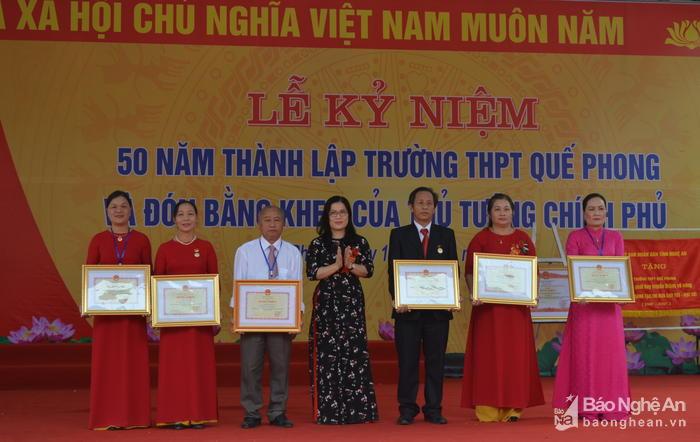 Thầy và trò rủ nhau nhảy như dancer trong lễ kỷ niệm 50 năm thành lập trường gây xôn xao-4