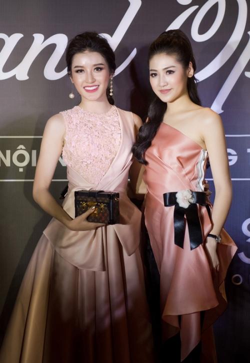 Á hậu Tú Anh thân thiết chụp ảnh cùng Huyền My sau tin đồn ‘đá xéo’ đàn em-1