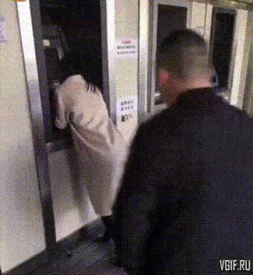 Bị tát sấp mặt chỉ vì chen ngang khi xếp hàng-3