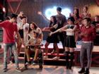 Cư dân mạng chê Glee hát 'Không cảm xúc' của Hồ Quang Hiếu như cãi nhau