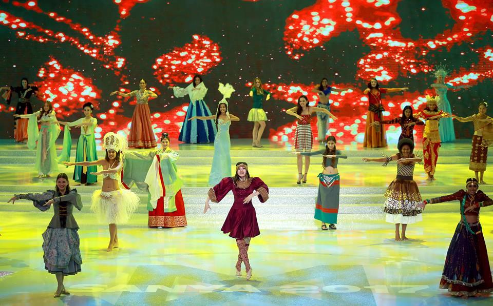 Mỹ Linh mặc áo tứ thân múa mở màn chung kết-4