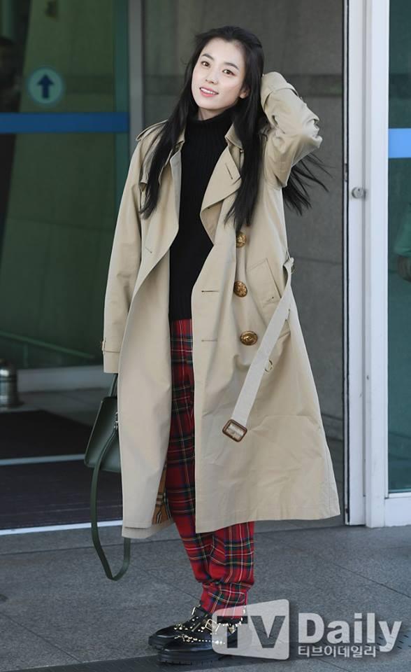 Sải bước ở sân bay, mỹ nhân cười đẹp nhất xứ Hàn Han Hyo Joo tỏa sáng như chụp ảnh tạp chí-1