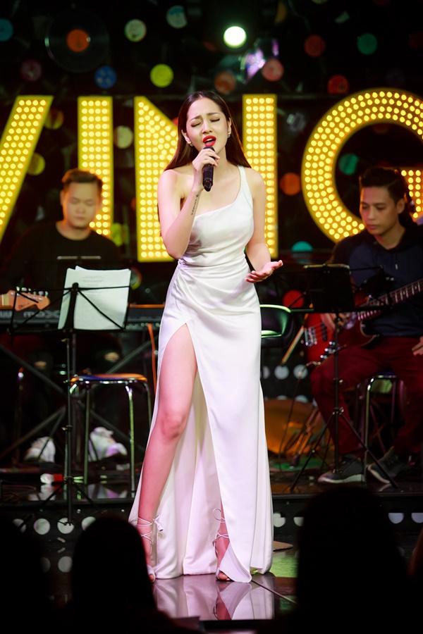 Lê Hiếu liên tục khen ngợi khả năng hát live của Bảo Anh-5