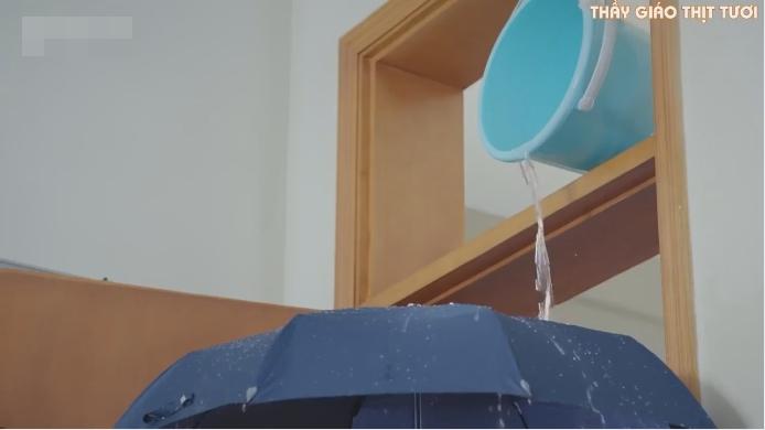 Ngày 20/11, cười chảy nước mắt với phim hài về thầy giáo bá đạo-2