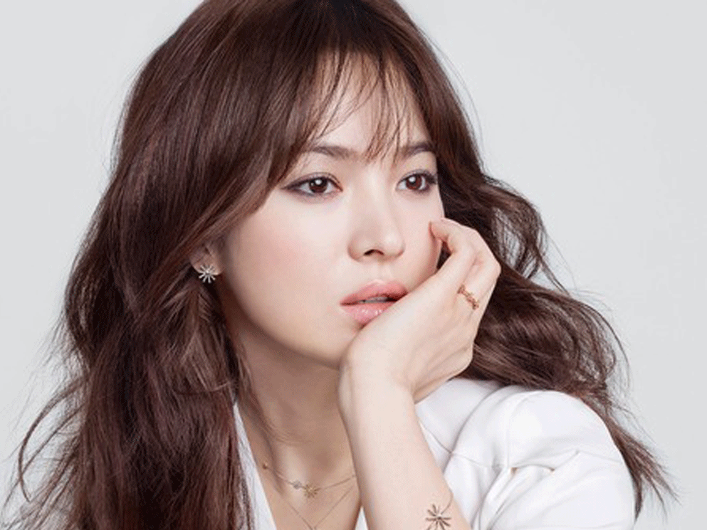 Sao Hàn: Song Hye Kyo chia sẻ ảnh trong chuyến trăng mật