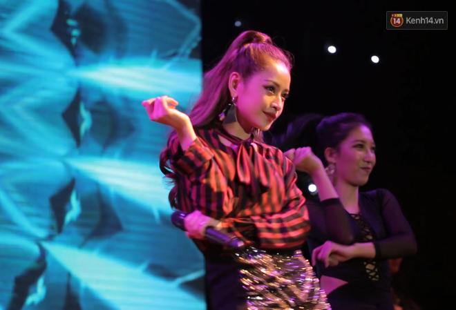 Văn Mai Hương không thể coi Chi Pu là ca sĩ đồng nghiệp sau khi xem bản hát live-1