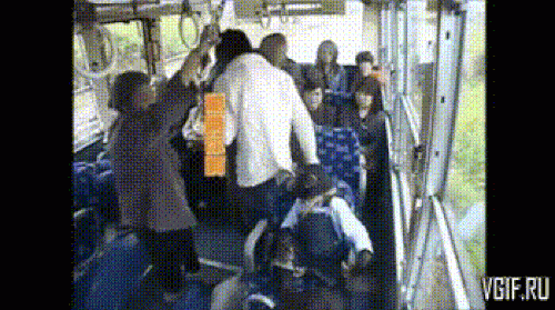 Bàng hoàng với những chuyến xe buýt bão táp-1