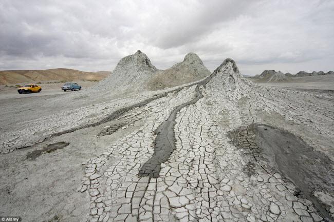 Kinh ngạc với núi lửa hình mắt người khổng lồ-6