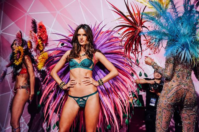 Victorias Secret Fashion Show 2017 kết thúc có thể cũng là lúc Alessandra Ambrosio nghỉ hưu-6