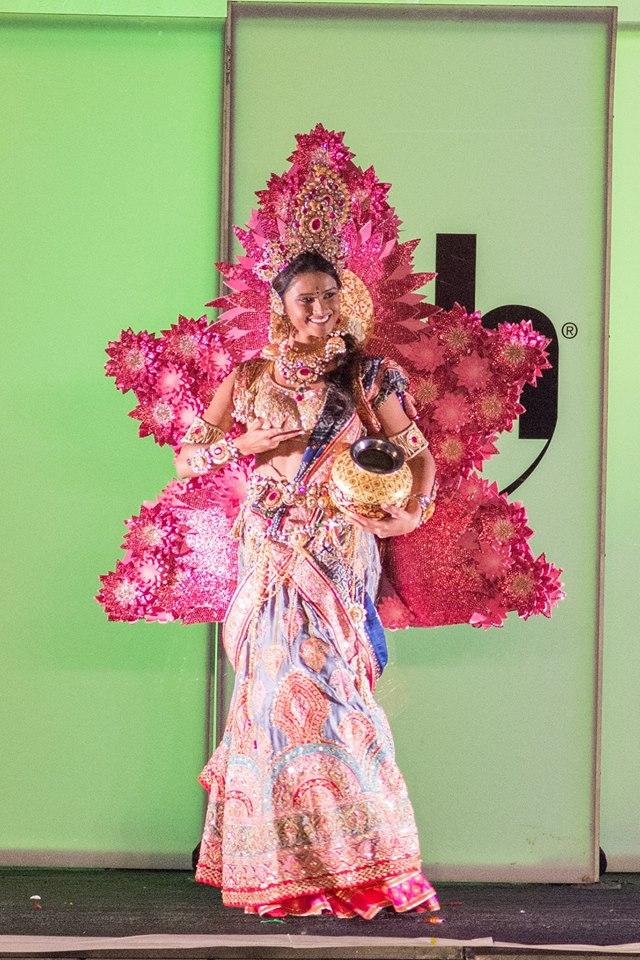 Những màn trình diễn trang phục dân tộc xuất sắc tại Hoa hậu Hoàn vũ Thế giới 2017-9