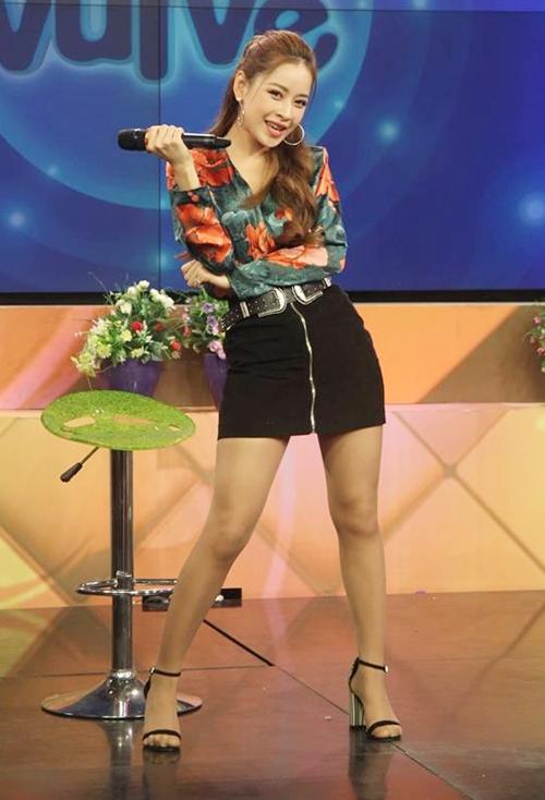 Chi Pu tiếp tục bị chê thảm họa khi hát live Cho ta gần hơn Acoustic-2