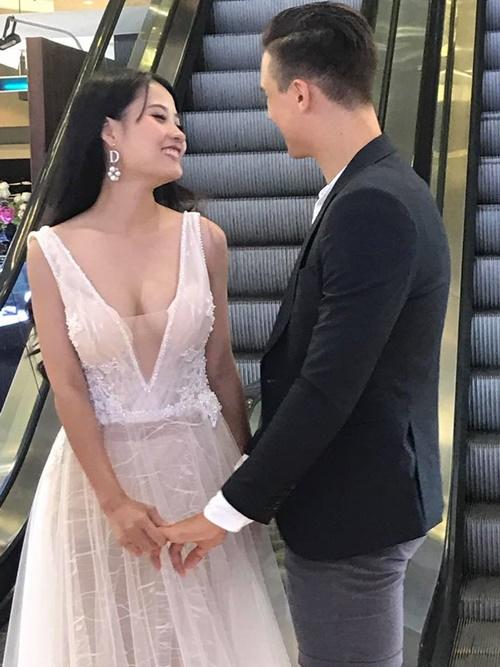 Chụp ảnh kỉ niệm ở thang máy, cặp đôi khiến dân tình đứng hình vì ngoại hình đẹp lung linh-4