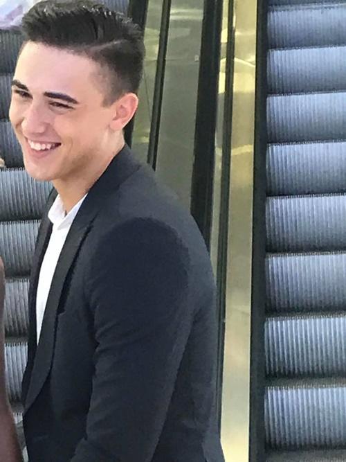 Chụp ảnh kỉ niệm ở thang máy, cặp đôi khiến dân tình đứng hình vì ngoại hình đẹp lung linh-5