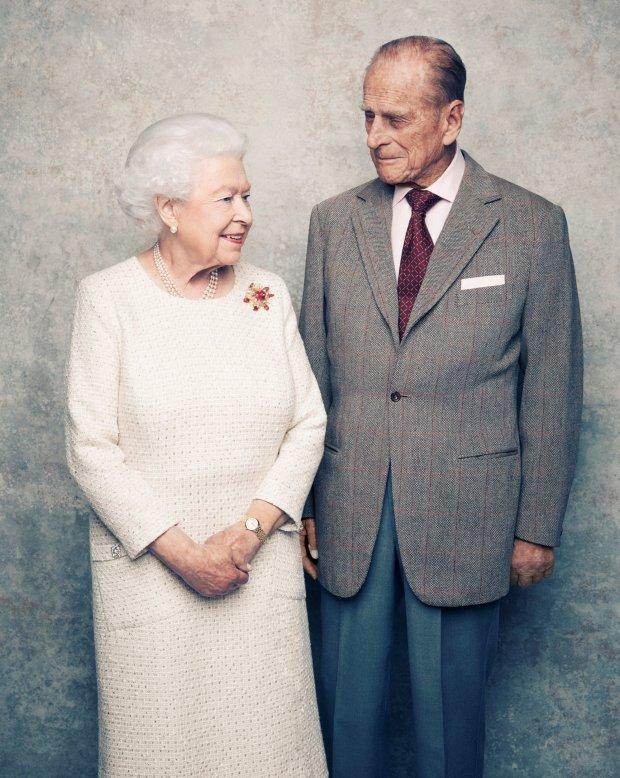 Kỷ niệm đám cưới bạch kim, Nữ hoàng Anh Elizabeth tung bộ ảnh chân dung tuyệt đẹp-3