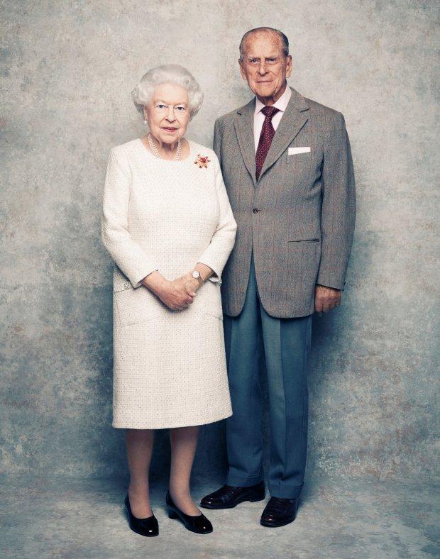 Kỷ niệm đám cưới bạch kim, Nữ hoàng Anh Elizabeth tung bộ ảnh chân dung tuyệt đẹp-4